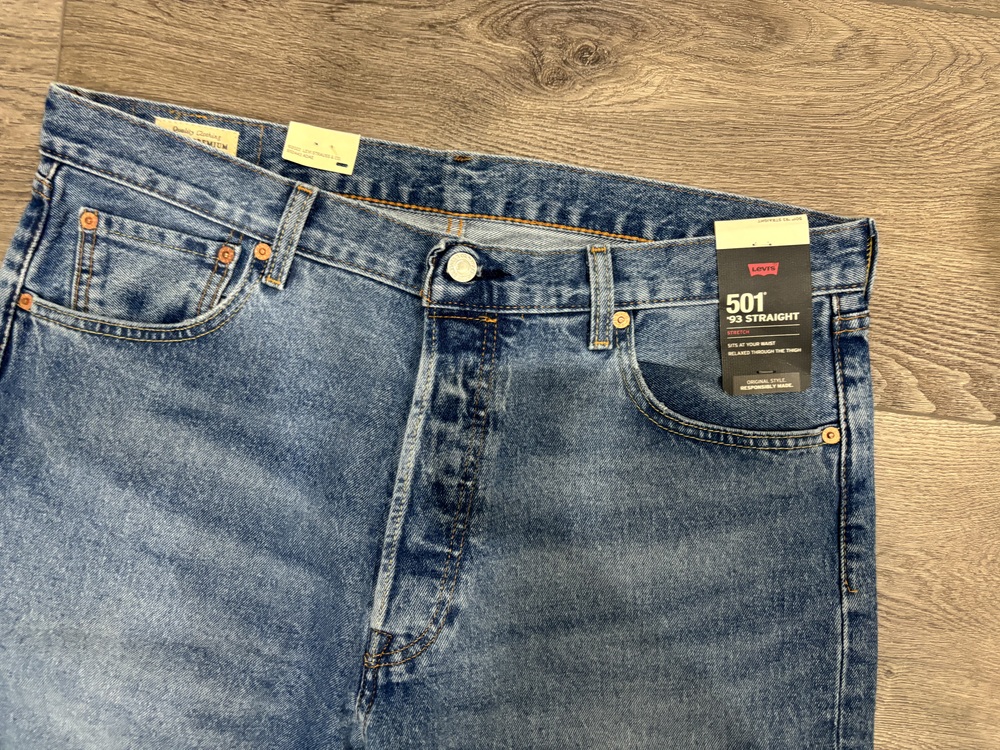 Levi jeans medium wash